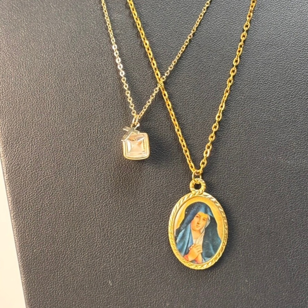 Religious Vintage Necklace Lot Gold Virgin Mary Medallion Cross Crystal Charm - Picture 5 of 8